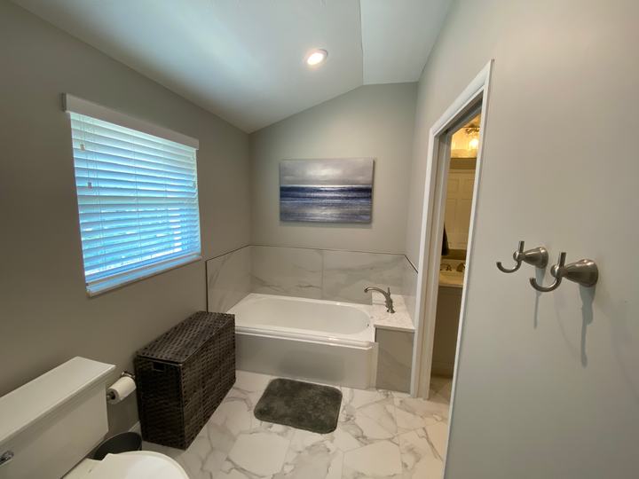 Soaking tub