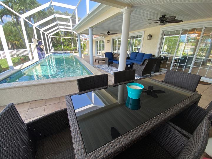 Outdoor dining by the pool